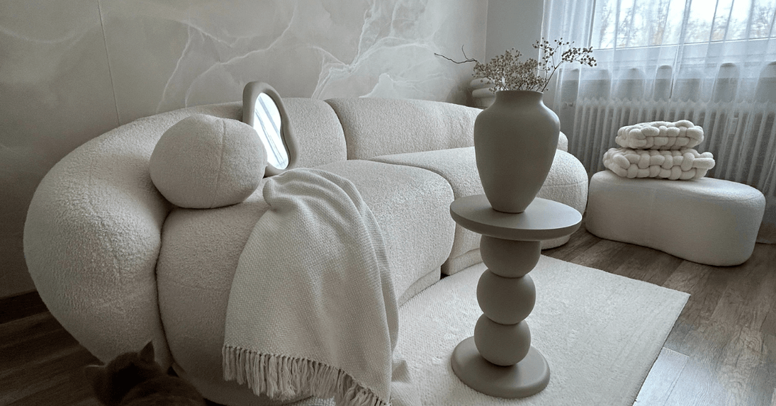 Sofa wolnostojąca czy przy ścianie? Jakie ustawienie będzie najlepsze?